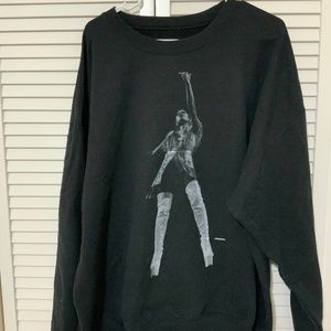 Ariana grande sweetener world tour XXL sweater